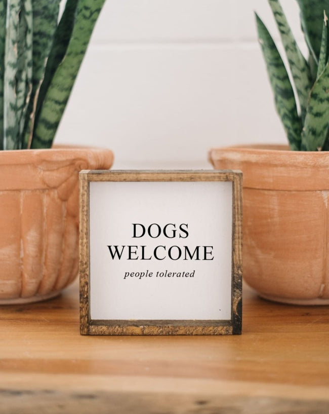 KIOZIY Décoration murale - Dogs Welcome People Tolerated 10,2 x 40,6 cm KIOZIY Décoration murale - Dogs Welcome People Tolerated 10,2 x 40,6 cm