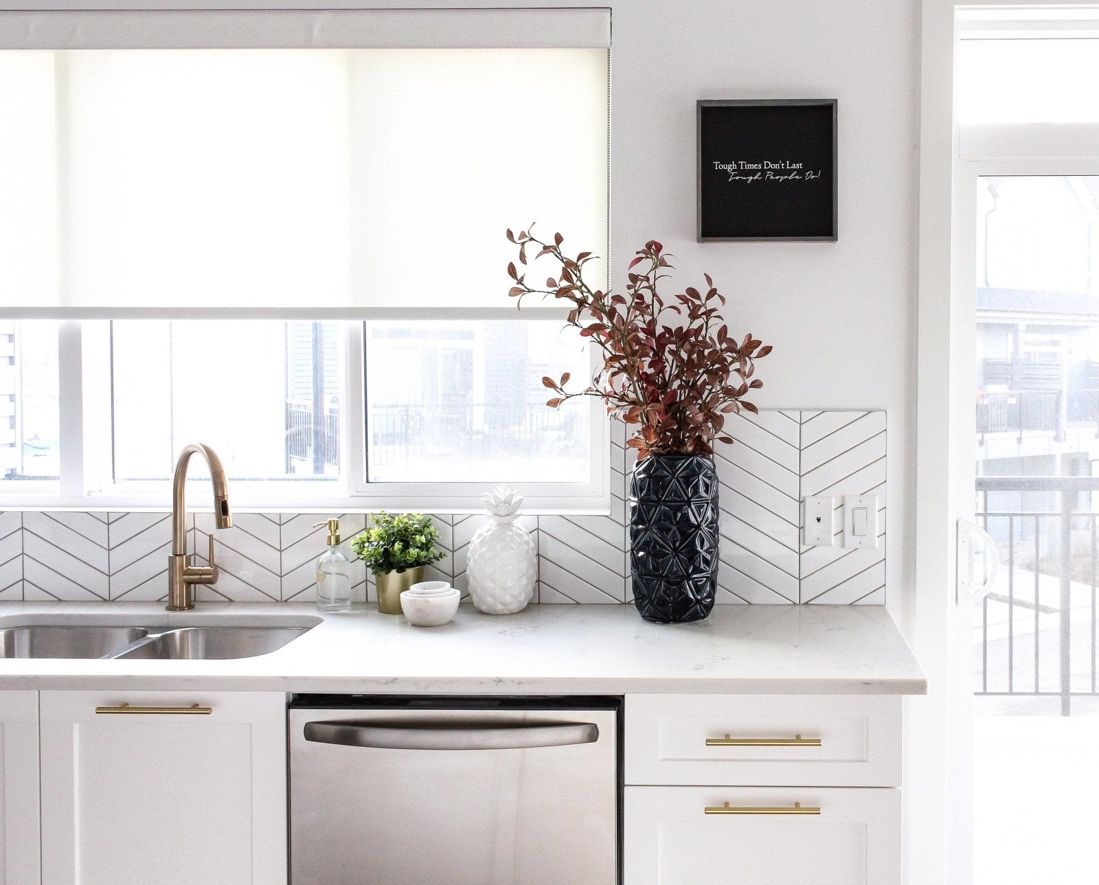 Tough Times Don't Last Tough People Do - WilliamRaeDesigns